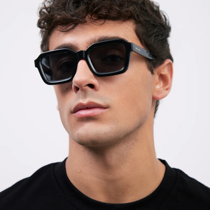 ATHEN BLACK / ЧЕРНИ